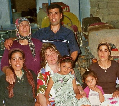 ein herzliches Willkommen, als wäre man nie weg<br /><br />Jeder Mensch muß etwas haben, woran er ernstlich hängt. (Gottfried Keller) <br />Her insanın ciddi olduğu bir şeyi olmalıdır.  .  .  .  und bei mir ist es meine Familie